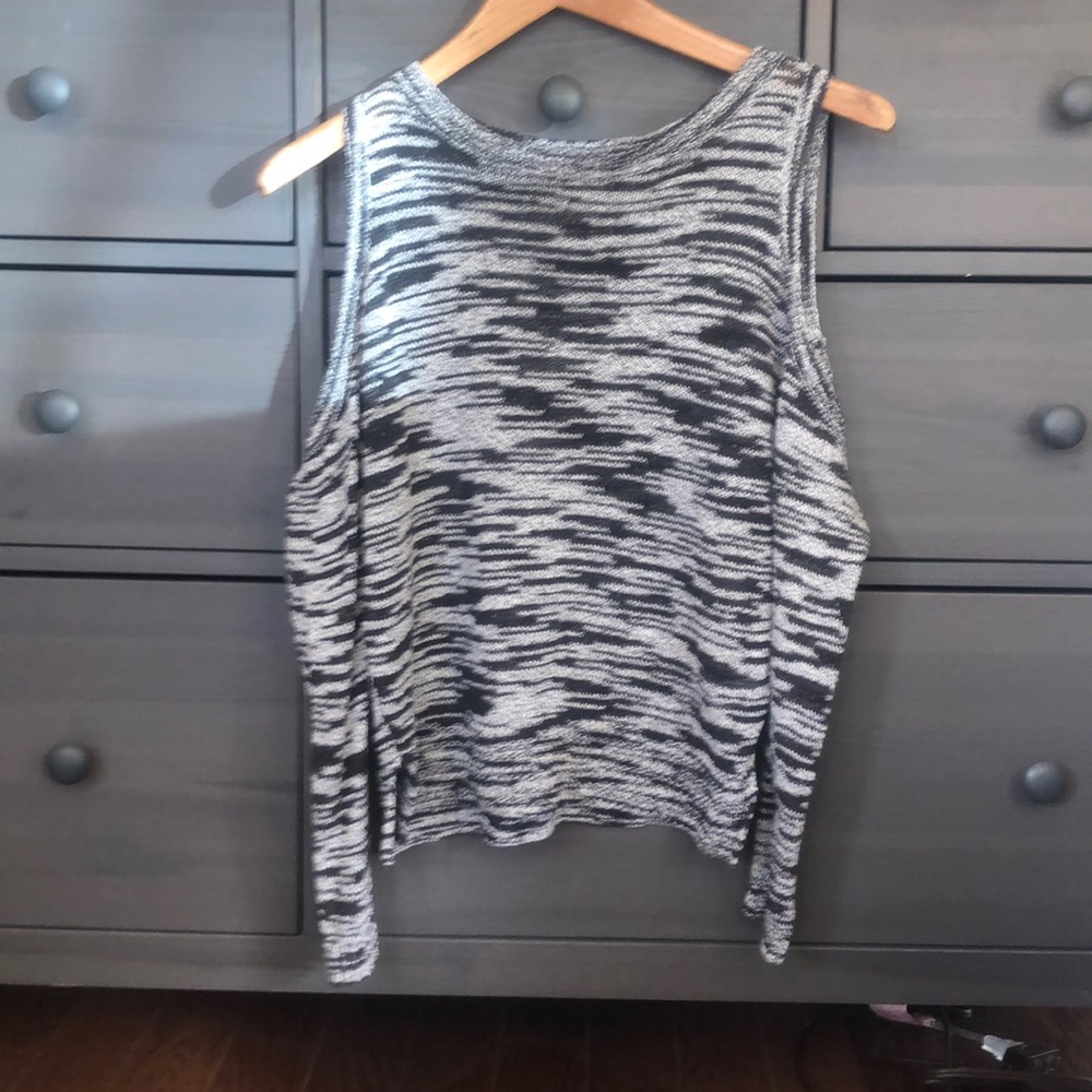 Express cut out sweater 🖤🤍